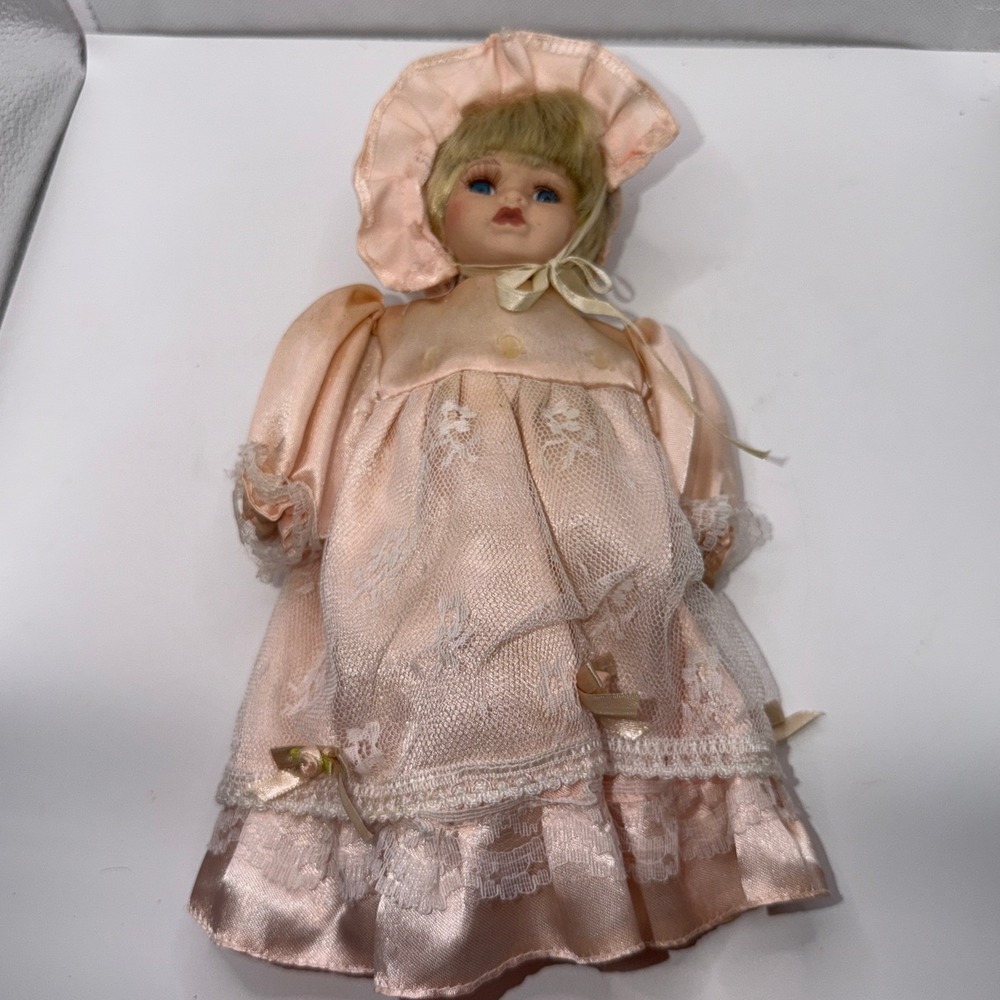 Duck House Heirloom Doll 12" 0579/5000 Peach‎ Satin Lace Victorian